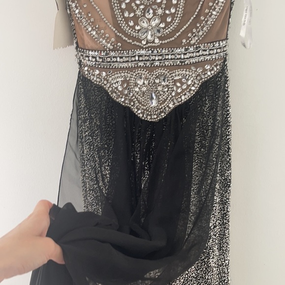 Sherri Hill Prom Dress - Picture 12 of 15